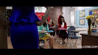 Angela White és Georgia Jones megbüntetik a kéjnő fiatal diákokat