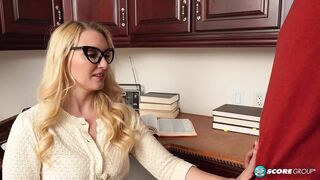 Csábító 40-es Julia Robbie és a tinédzser krapek