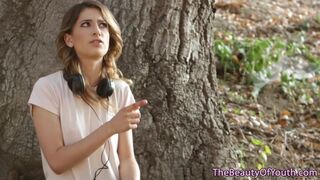 Alexa Grace fiatal vaginája forrón dörzsölődik lezbi szerelmében