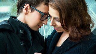 Antonia Sainz és Emylia Argan forró leszbi ölelései