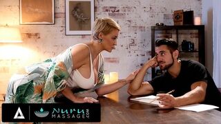 Ryan Keely teljesen megőrül a masszázstól és megdugja nevelő fiát a puncijával