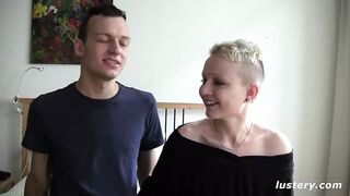 Szeretik felvenni magukat kefélni - házi amatőr klip