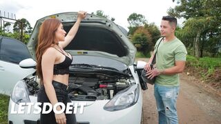 Forró spanyol milf Leela Moon megdugja a szerelőjét