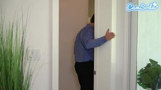 Csalinak csalt háziasszony punciát pusztítja a makler óriási faszával