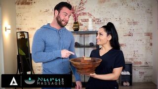 Befektető megdugja masszőrjét a legújabb kolosszális dolog megtalálásáért