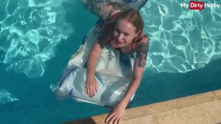 Emma wolf a tüzes nőci aki a medencében közösül vadul