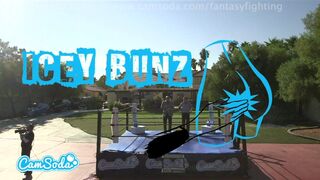 Forró fantasy harc gigantikus keblű fiatal bombázókkal