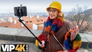 Alvásproblémák ellen forró döngölés egy világos szőke milffel