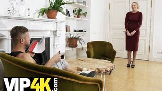 Világos Szőke idős orosz szépség csábítja a tinédzser lurkót harisnyában