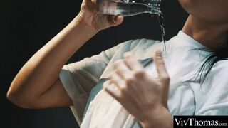 Csodaszép néger hajúak forrósan olajozzák be egymást és 69-eznek