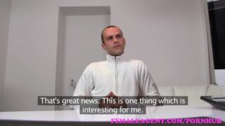 Bájos milf ügynök teszteli a brutális faszit