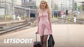 Világos Szőke Bree Haze könyörtelen szeretkezés külföldön Neeo óriás faszával