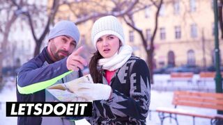 Francesca Di Caprio vad anális kefélése Neeoval külföldön