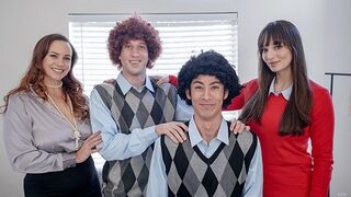 Forró anyacserélés – vonzó nagymellű milf-ek segítik összebarátkozni elkényeztetett mostohafiaikat