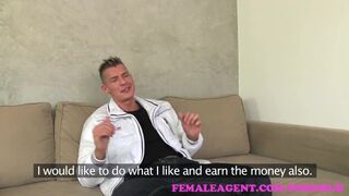 Femaleagent - a telhetetlen milf nem bírt lépést tartani a izgató striptíző farkával a castingon