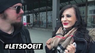 Hümerya ophelia német brúnó bige meglepetésbaszásra kapja a termetes popóját