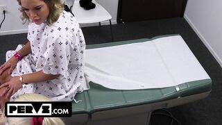 Mimi Monet óriási popós vadító a hatalmas farkú orvosnál a rendelőben