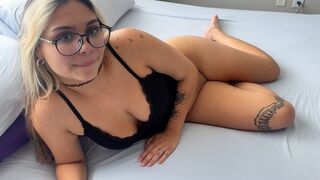 Dühös tinédzser mostohatestvérek indítanak családi pénzkereső bizniszt Kaia Martinnal