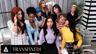 Forró travi főnök Jade Venus és Jane Wilde szexelnek az irodai csapat szeme láttára