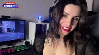 Forró orosz maszti hatalmas mellekkel és műfaszos popóban