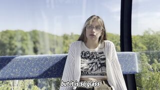 A kerékfesztiválon orálozni akart, de megdugták és az arcára spricceltek