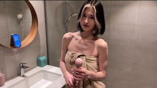 Nevelő testvér házon kívül cumizza a házibuli mikrofont