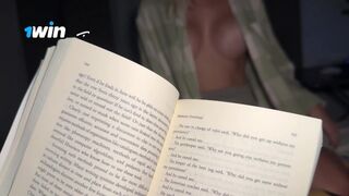 Nevelő hugom csábított el olvasás közben – ízletes közeli dörzsölés a gigászi popsikás tinitől