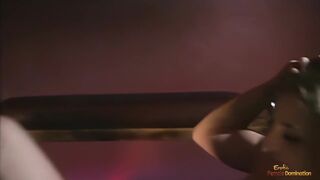 Világos Szőke maca megszívja a orbitális fekete dárdát anal pásztoróra közben