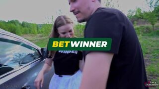 Pimasz nevelő nővér lebukik, miközben kiszökik – vad kufircolás az erdőben