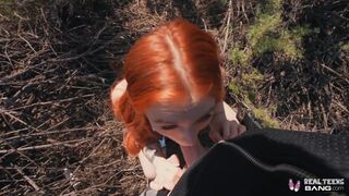 Csábító vörös fiatal Madi Collins kibelezi a puncáját és keményen megdugja a kolosszális hímvesszője