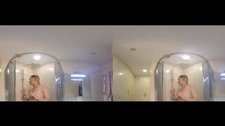 Forró zuhanyozás egy bűbájos milf-fel vr 180-ban