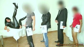 A ondó parti! korlátlan bujálkodás a latexból készült szajhával!