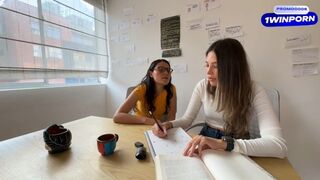 A lesbi tanítónéni szomszédom segít megoldani a otthoni feladatot