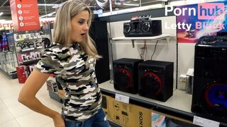 Nyilvános vibrátoros játék közösülés és élvezés nélkül, de céda jó móka