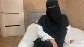 Szexy arab milf kéjelgő utasításokat ad nevelő fiának