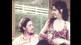 John Holmes nyalja a bige lucskos punáját a retro pornóban