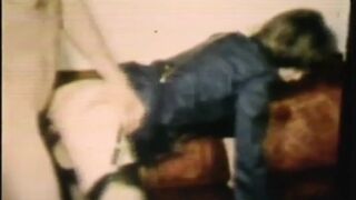 Retro csoportos cidázás tehetséges és kéjelgő fehér és fekete lányokkal